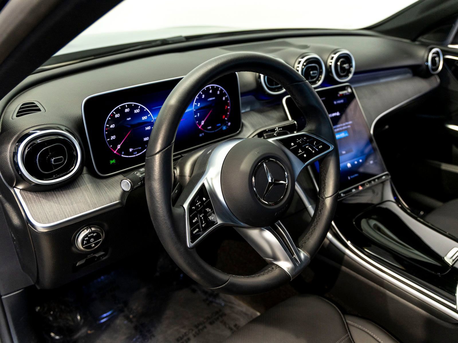 Used 2025 Mercedes-Benz C 300 Sedan image 16
