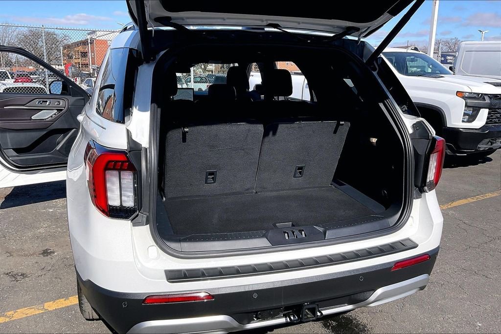 Used 2026 Ford Explorer Platinum image 27