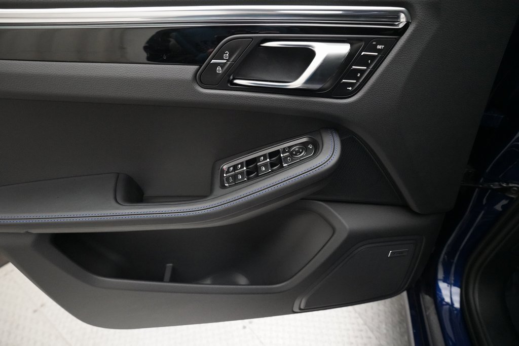 Used 2025 Porsche Macan Turbo image 16