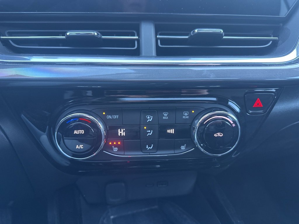 Used 2024 Chevrolet Trax ACTIV w/ Sunroof Package image 18