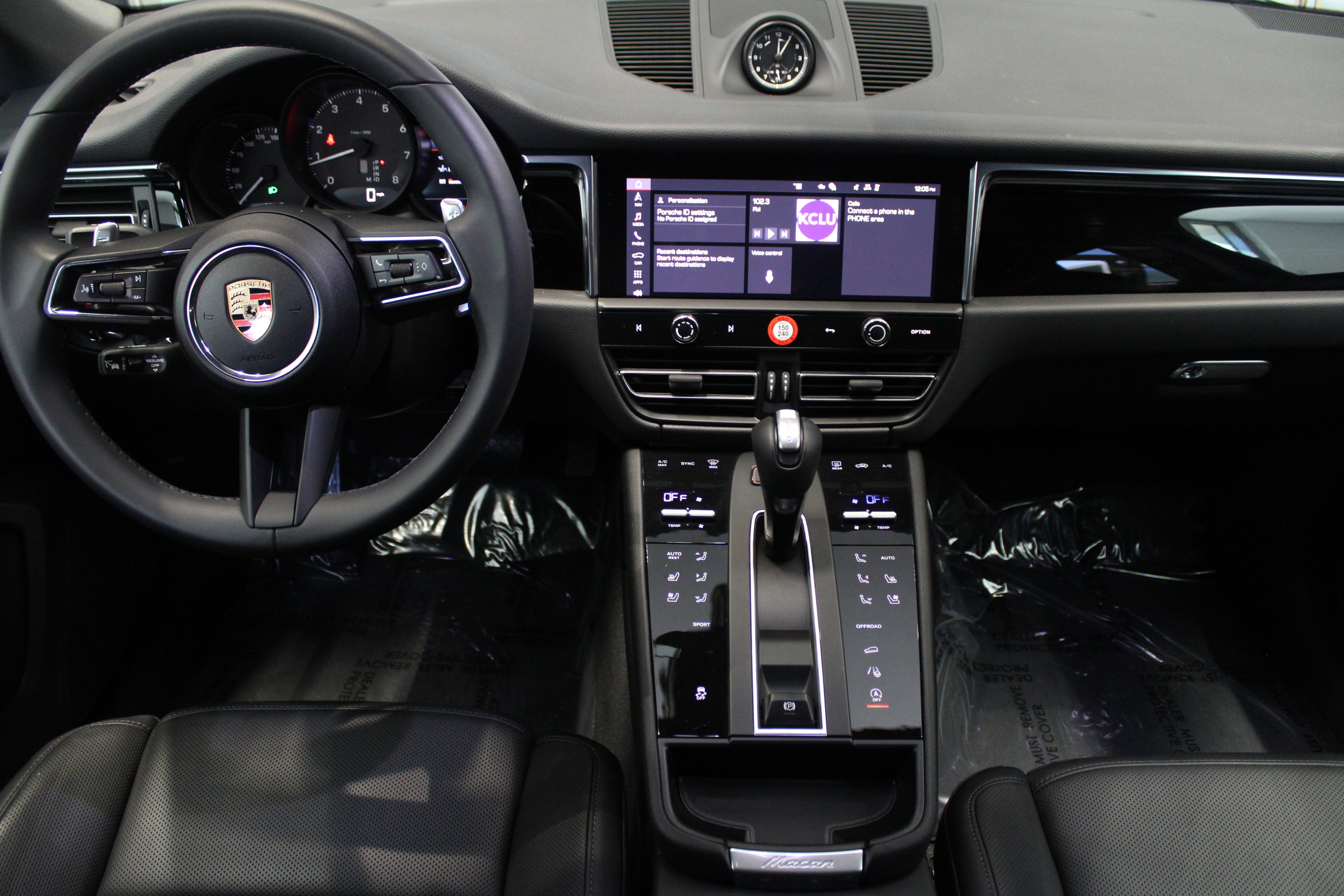 Certified 2025 Porsche Macan image 15