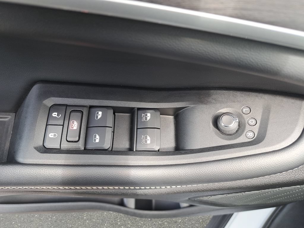 Certified 2023 Jeep Grand Cherokee L Limited AWD/4WD image 29