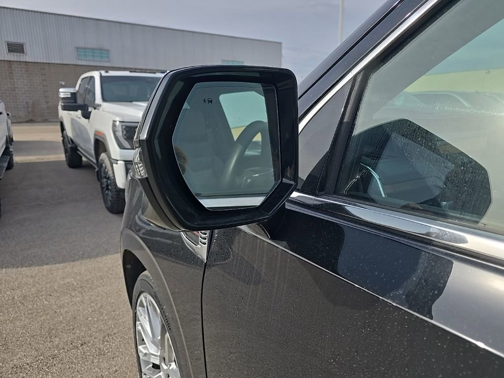 Used 2025 GMC Yukon Denali w/ Denali Reserve Package image 8