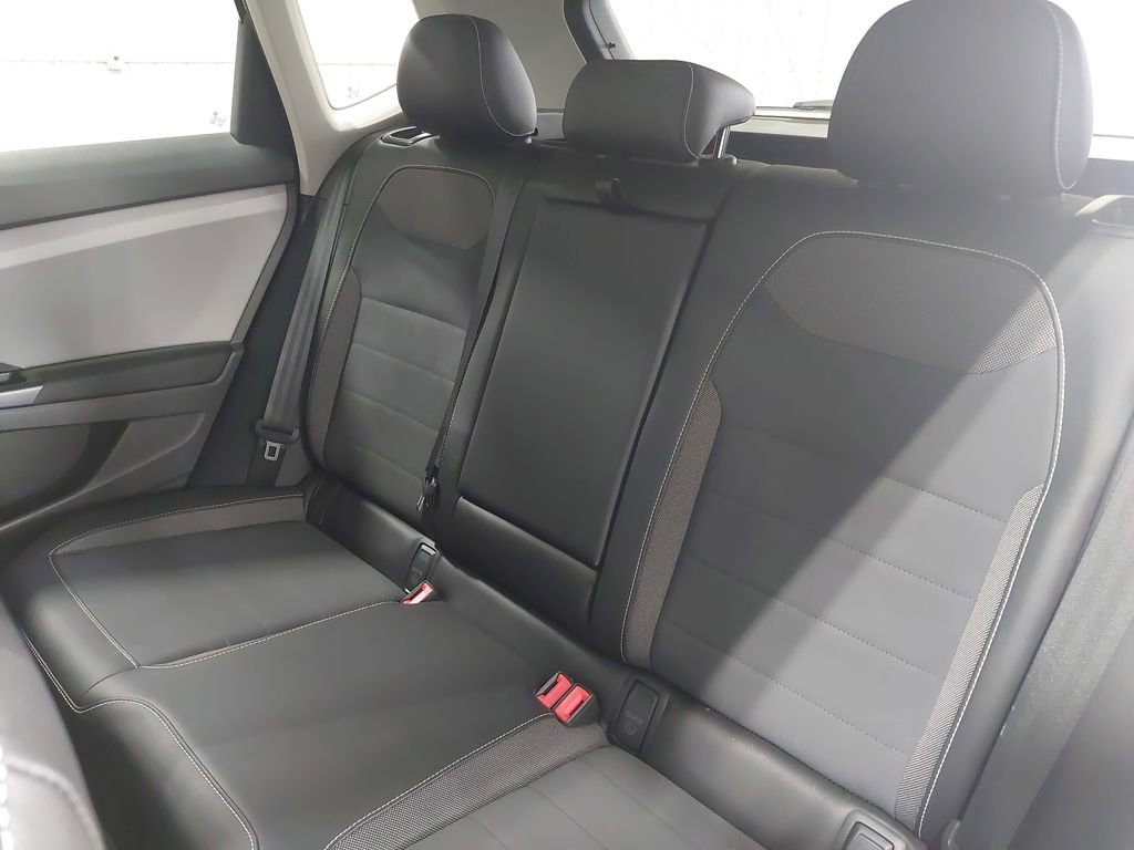 Used 2023 Volkswagen Taos SE w/ Panoramic Sunroof Package image 13