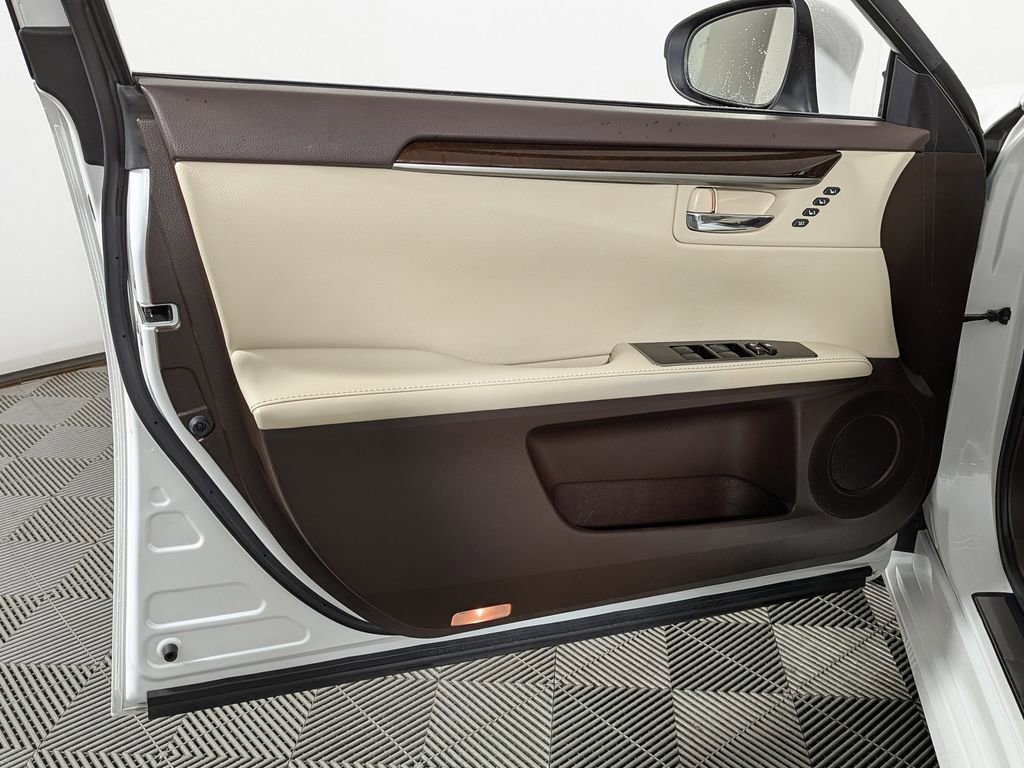 Used 2017 Lexus ES 350 w/ Premium Package image 12