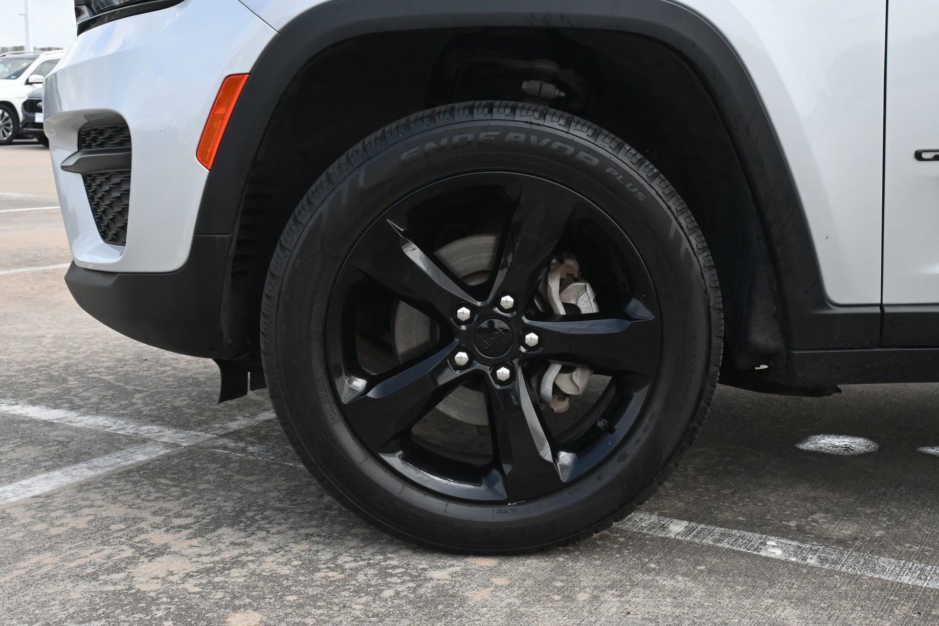 Used 2023 Jeep Grand Cherokee Altitude AWD/4WD image 27