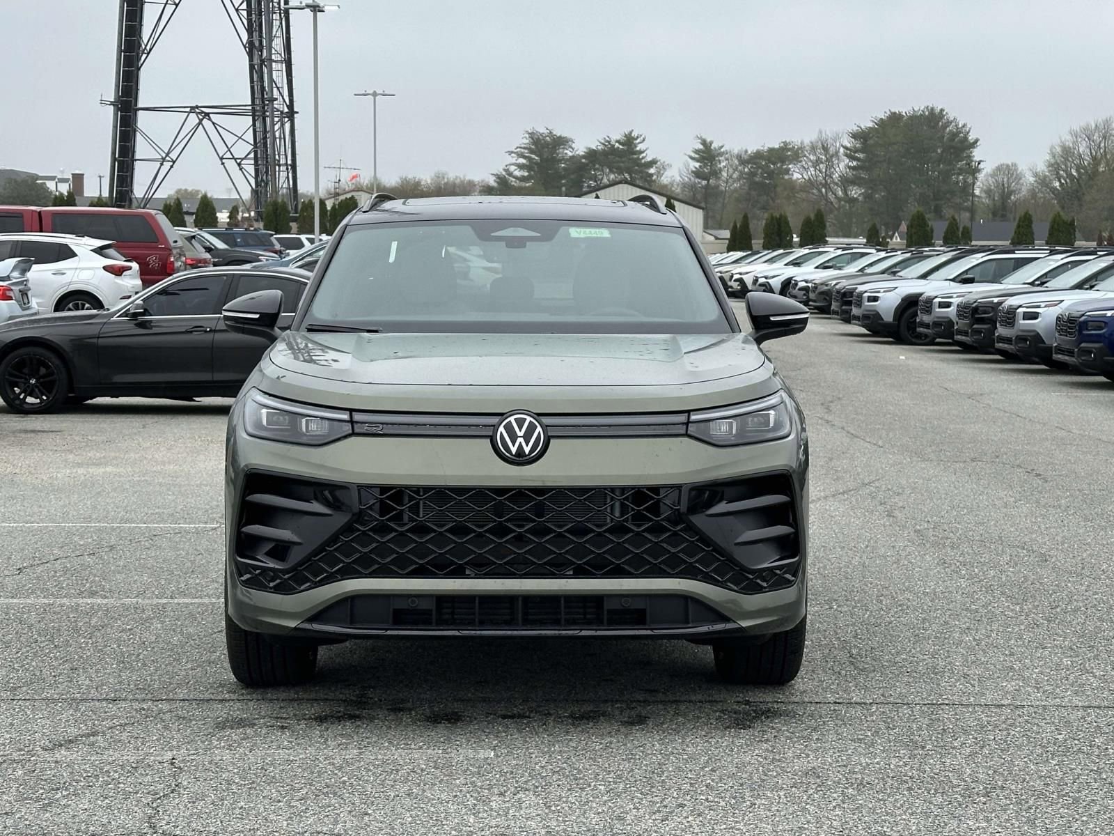 New 2026 Volkswagen Tiguan SE R-Line image 9
