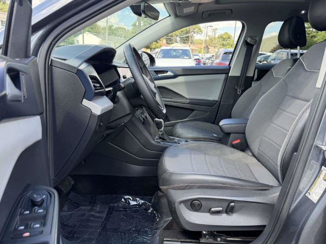 Used 2023 Volkswagen Taos SE w/ Panoramic Sunroof Package AWD/4WD image 9