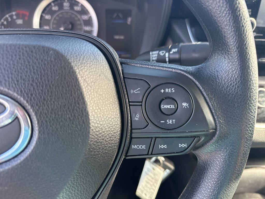 Used 2022 Toyota Corolla LE image 19