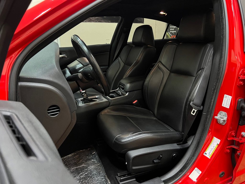Used 2020 Dodge Charger SXT w/ Leather Interior Group RWD image 17
