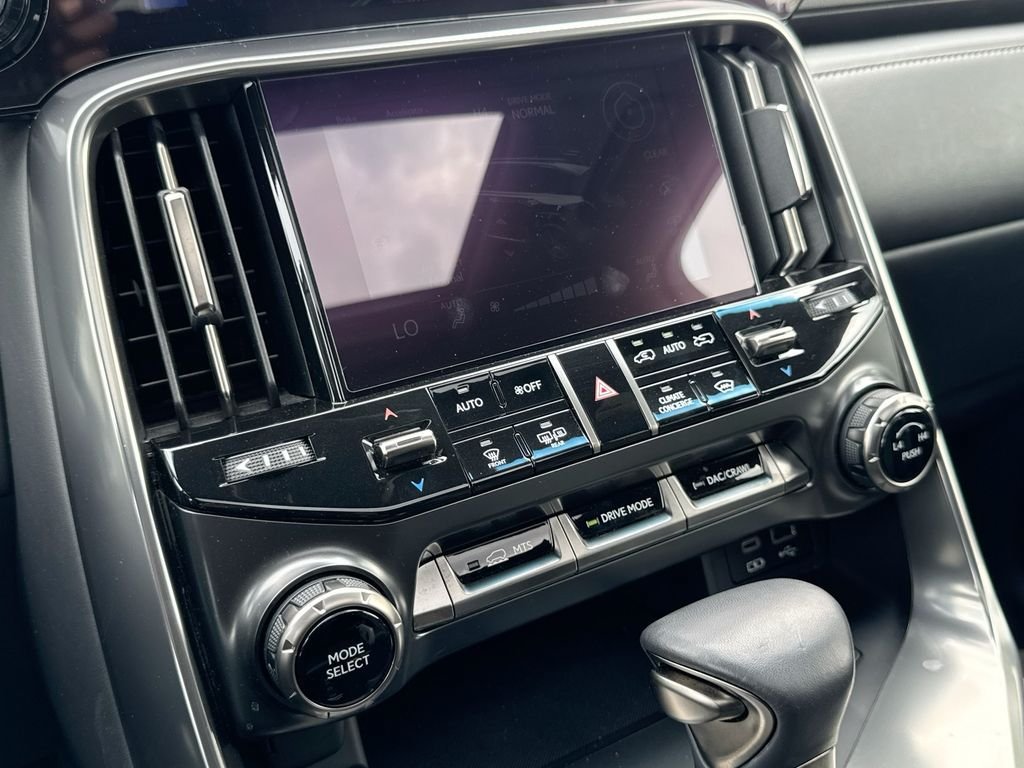 Used 2024 Lexus LX 600 4WD w/ Luxury Package image 29