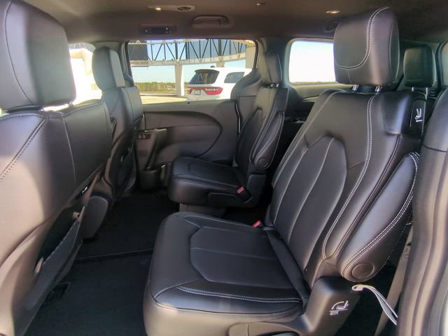 New 2026 Chrysler Pacifica Select FWD image 17