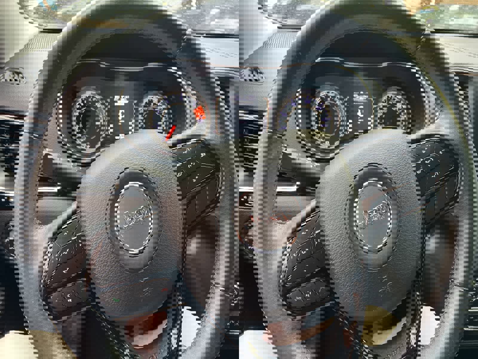 Used 2019 Jeep Cherokee Latitude Plus image 21