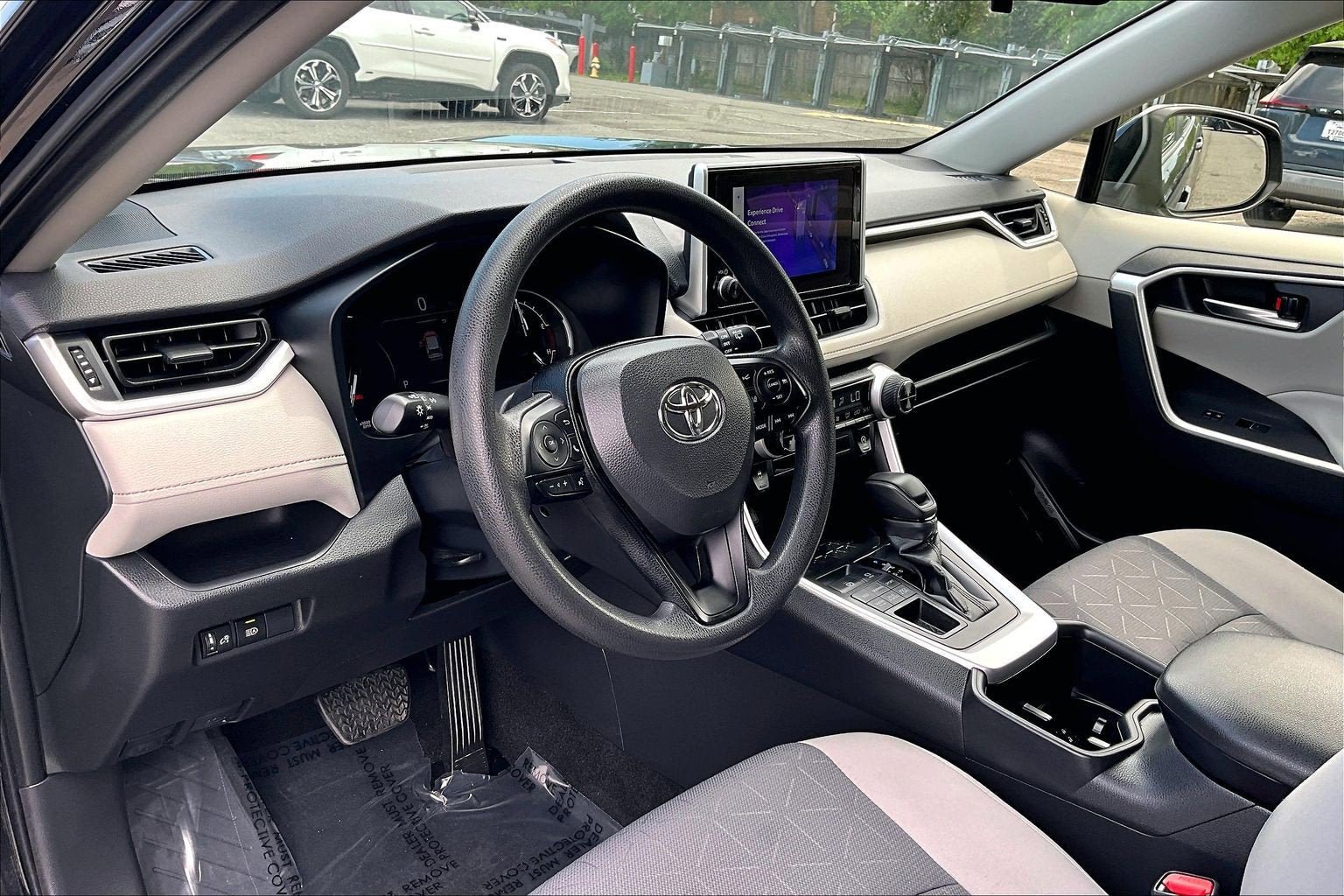 Used 2025 Toyota RAV4 XLE AWD/4WD image 13