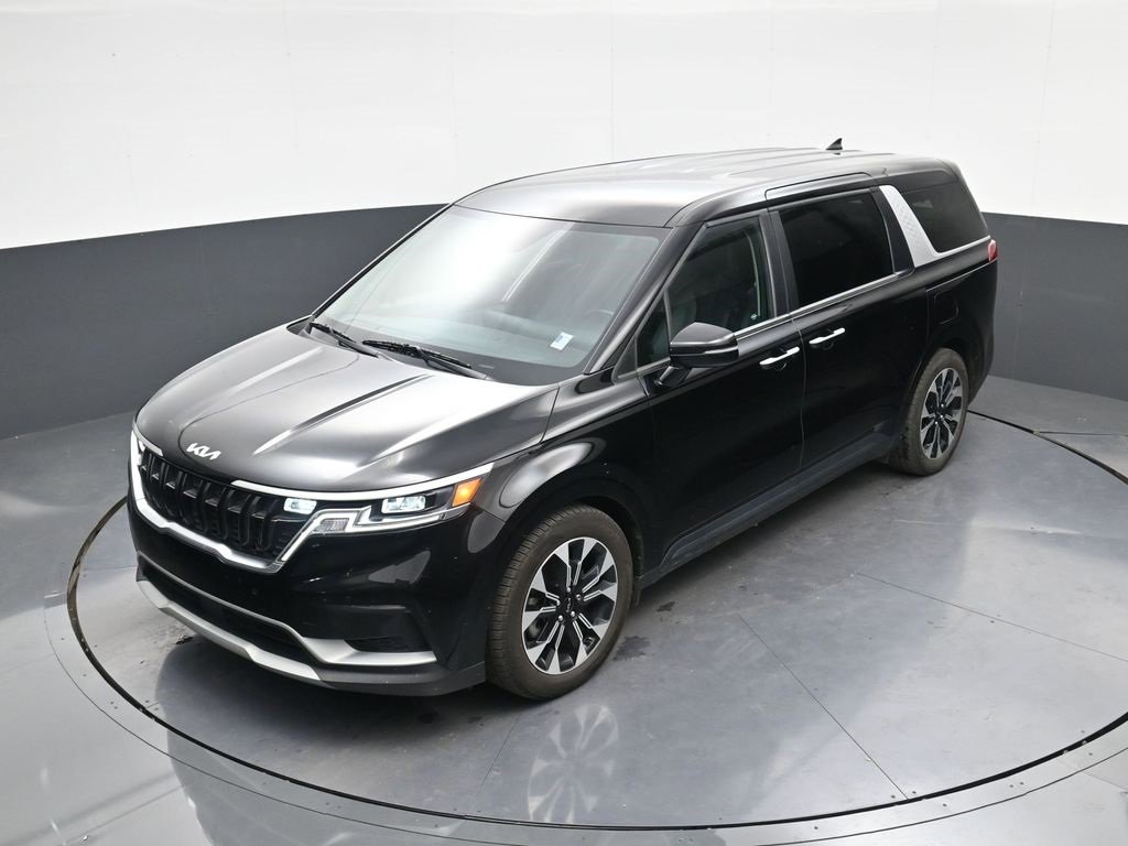 Used 2022 Kia Carnival EX image 26