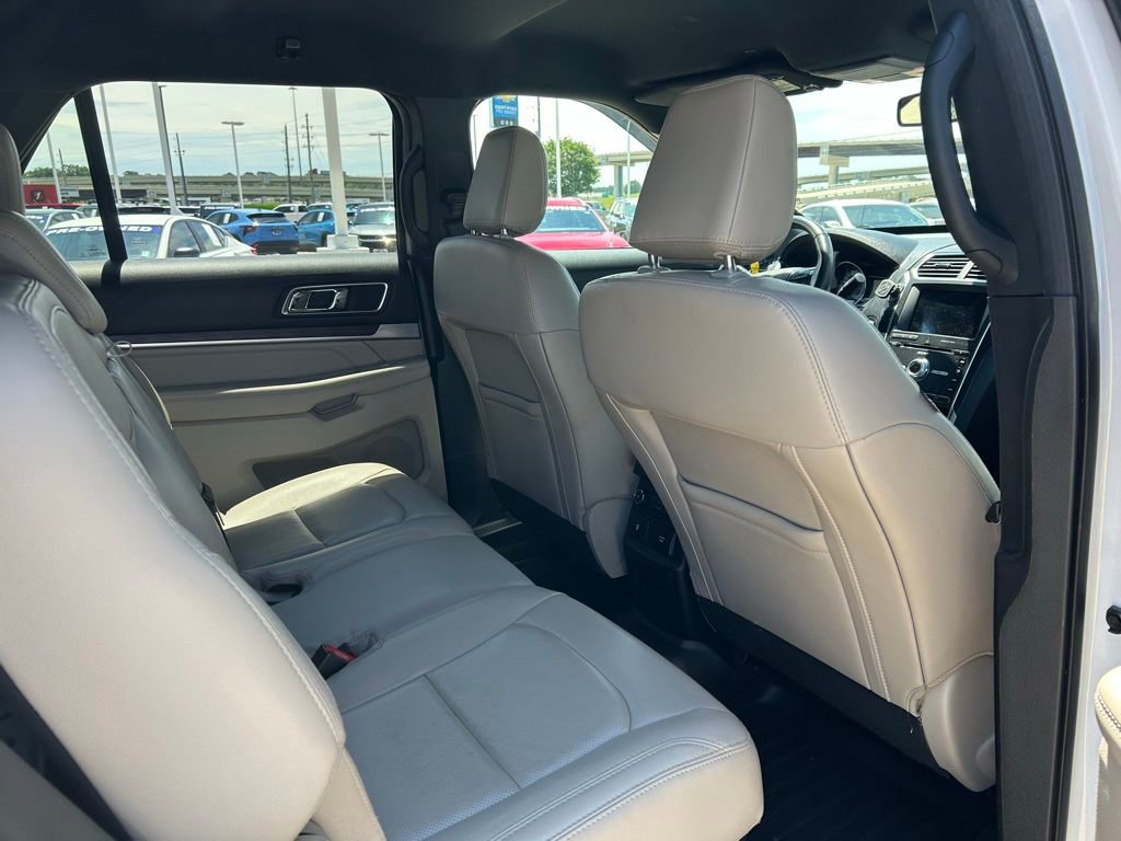 Used 2018 Ford Explorer Limited w/ Equipment Group 301A FWD image 4