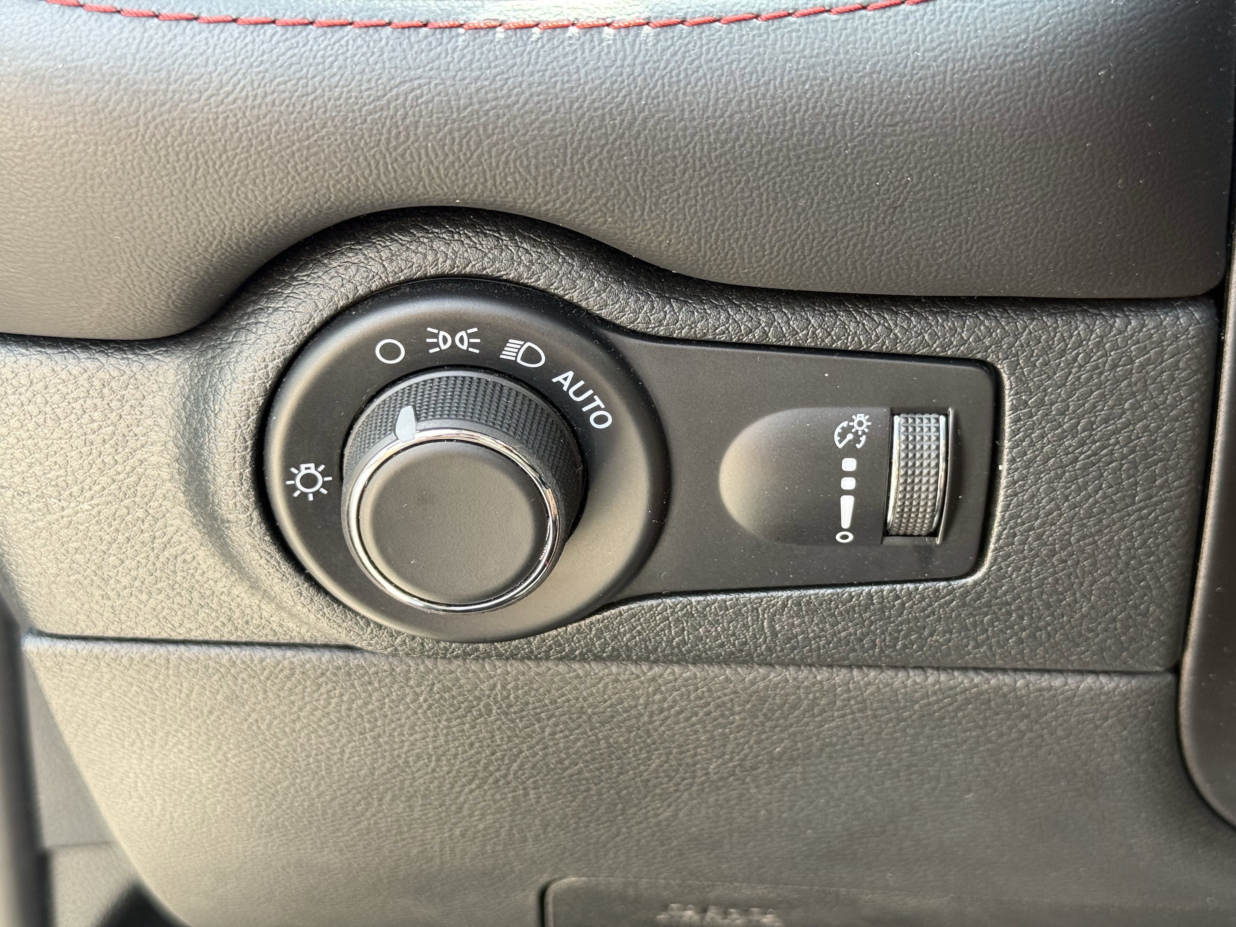 Used 2024 Dodge Durango GT AWD/4WD image 25