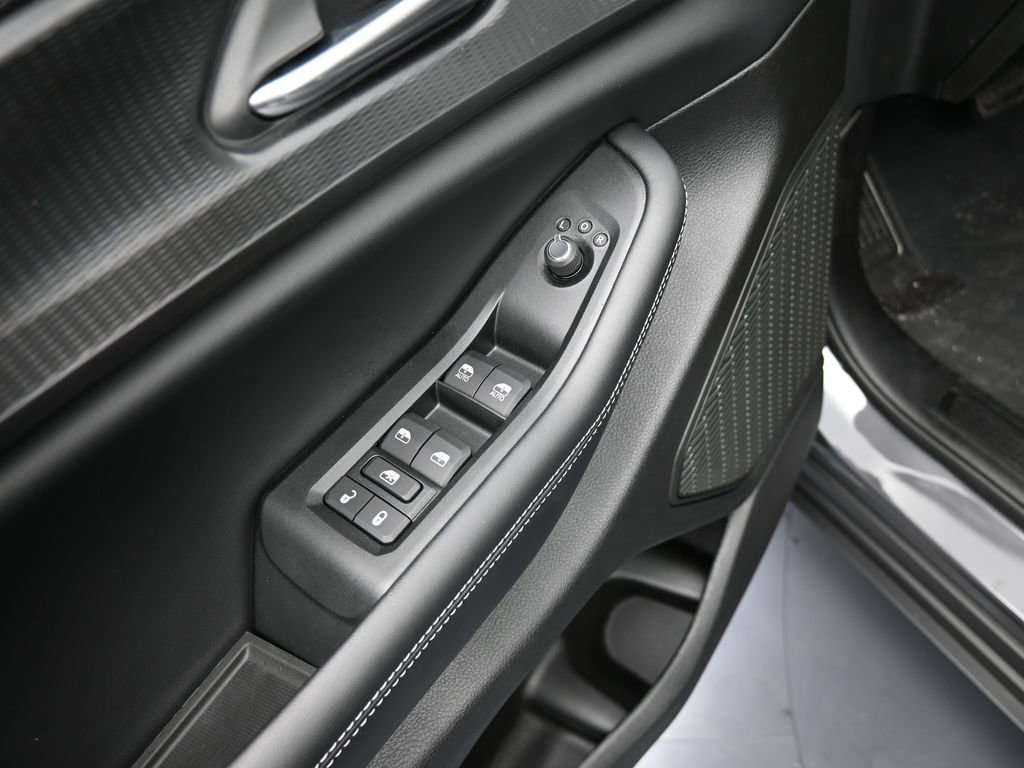 New 2025 Jeep Grand Cherokee Altitude image 14