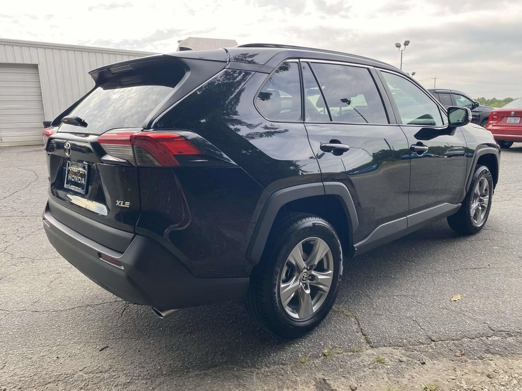 Used 2024 Toyota RAV4 XLE FWD image 5