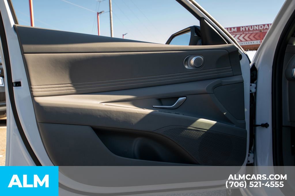 Certified 2025 Hyundai Elantra Sport image 19