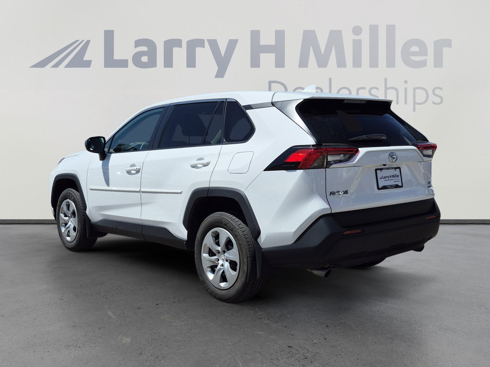 Certified 2023 Toyota RAV4 LE AWD/4WD image 3