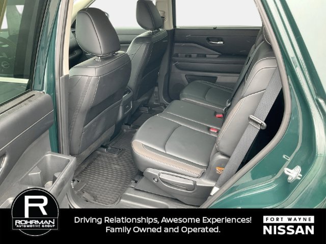 Used 2024 Nissan Pathfinder SL AWD/4WD image 15