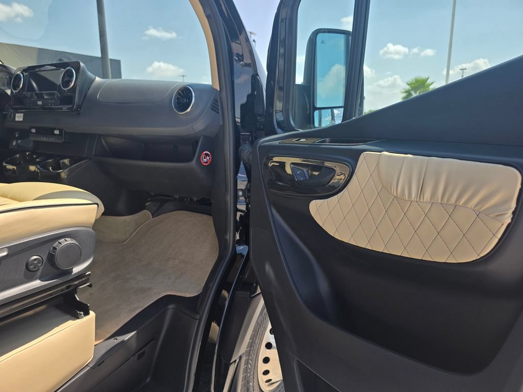 Used 2020 Mercedes-Benz Sprinter 3500 image 14