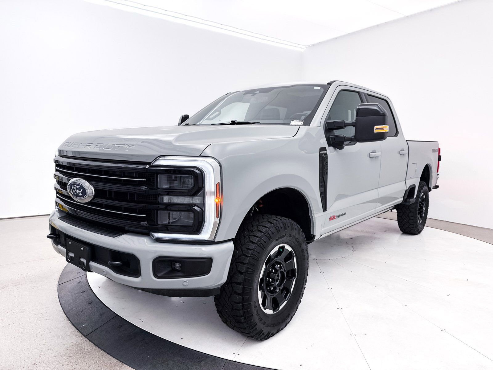 Used 2025 Ford F350 Platinum w/ Tremor Off-Road Package image 16