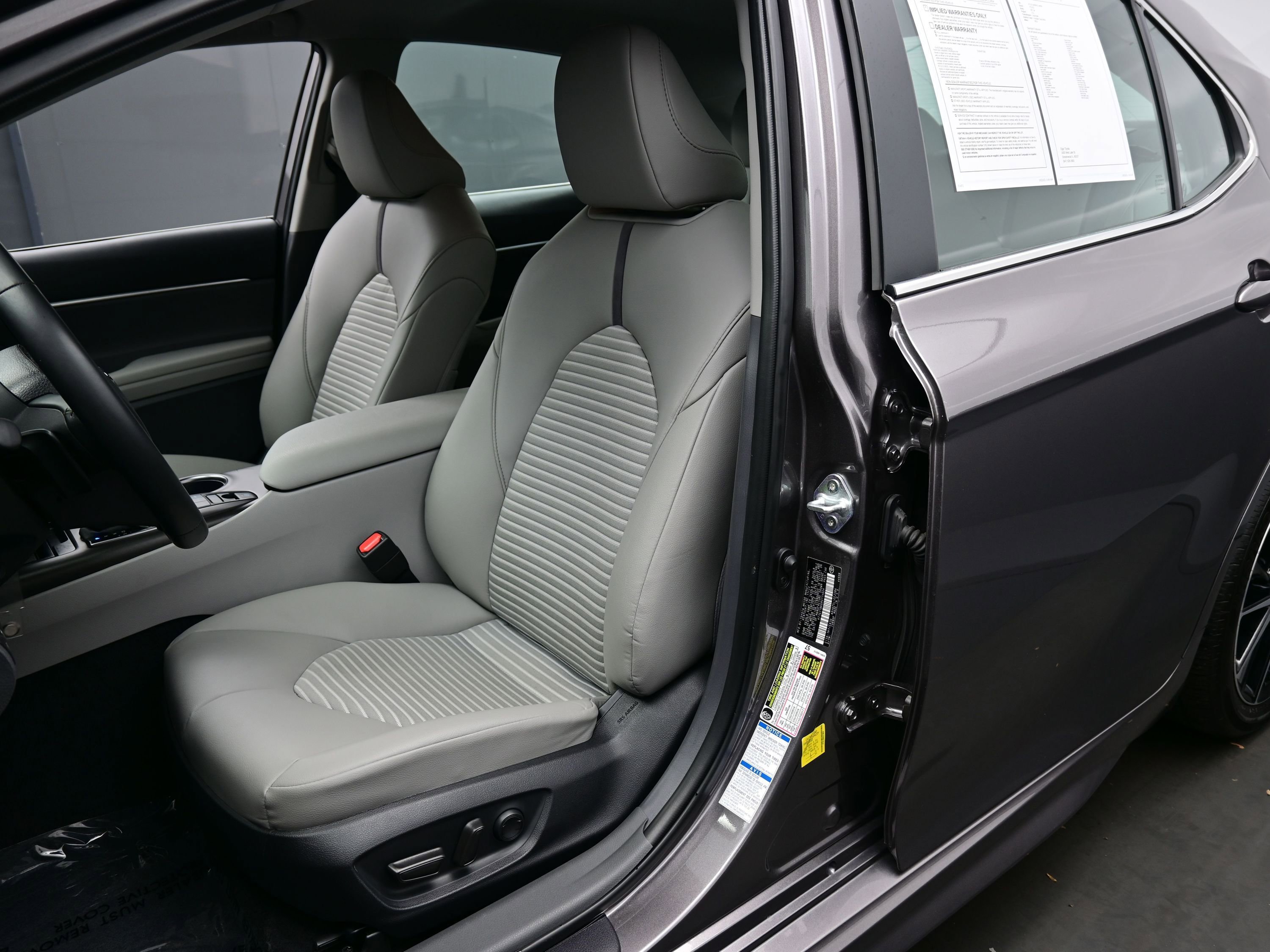 Used 2024 Toyota Camry SE image 13