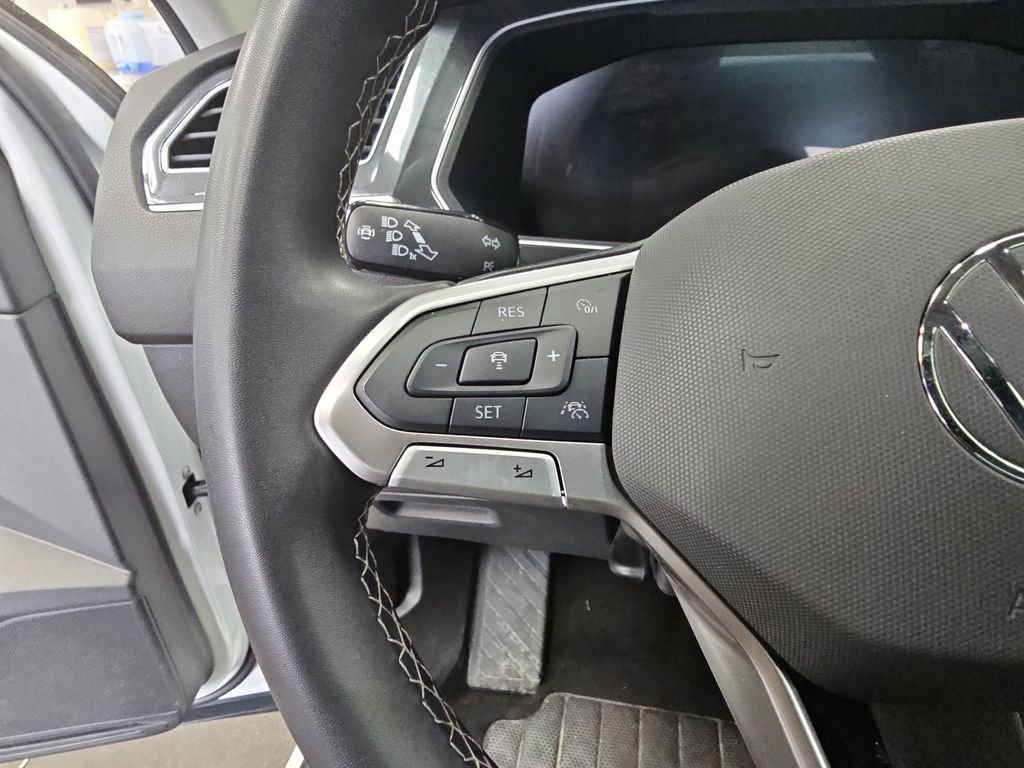 Used 2024 Volkswagen Tiguan SE image 17