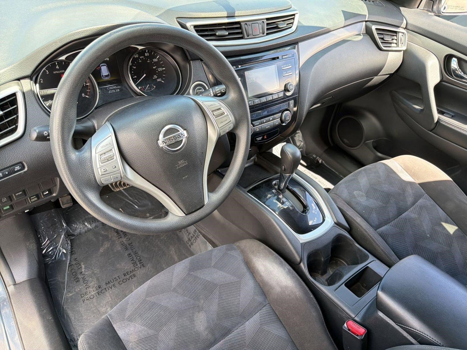 Used 2015 Nissan Rogue SV image 4