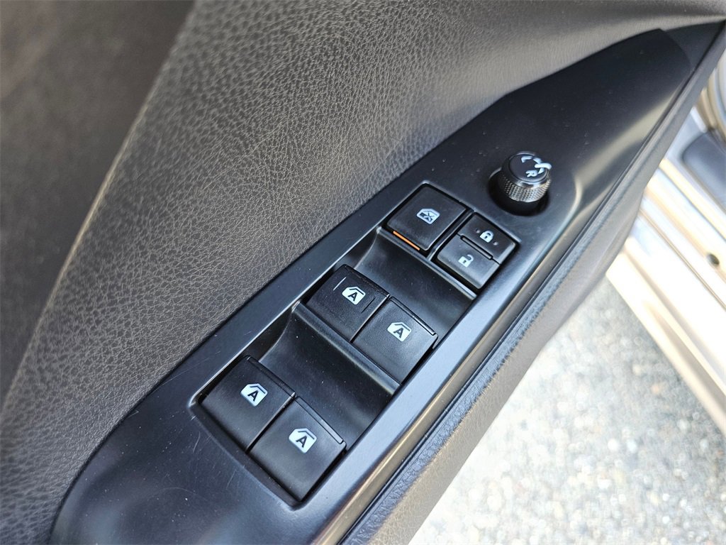 Used 2020 Toyota Camry SE image 18