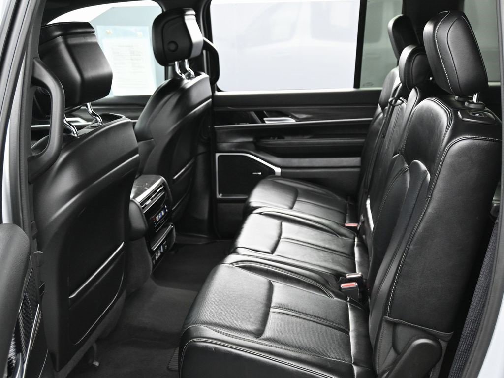 Used 2024 Jeep Wagoneer Series II w/ Flexible Seating Group image 39