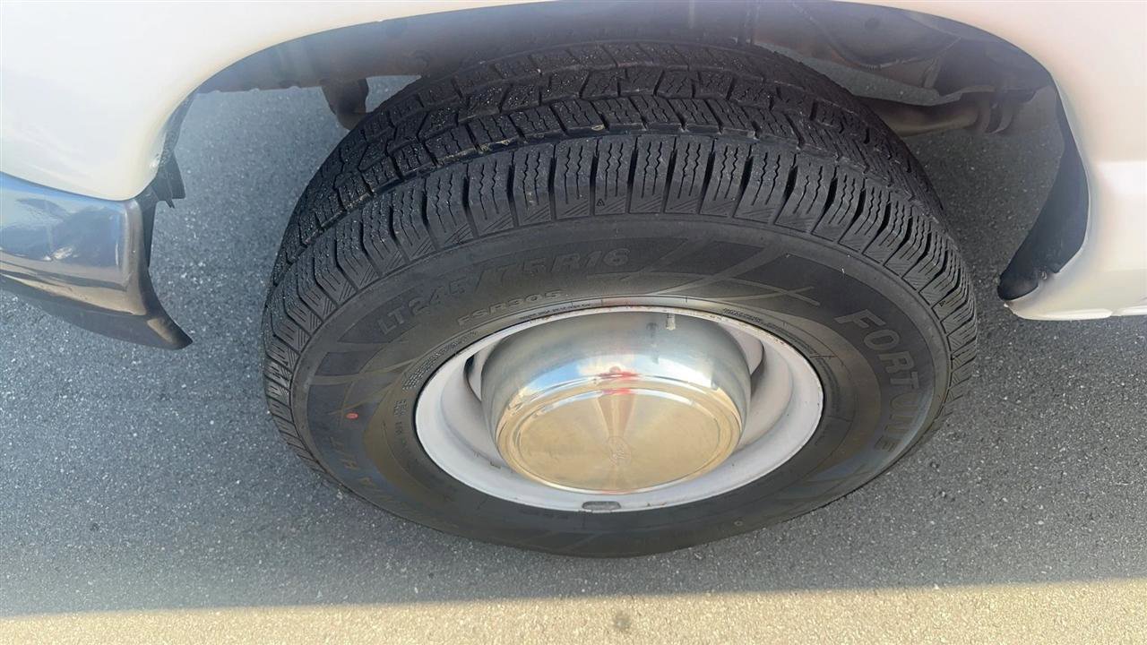 Used 2001 Ford E-250 and Econoline 250 Extended RWD image 13