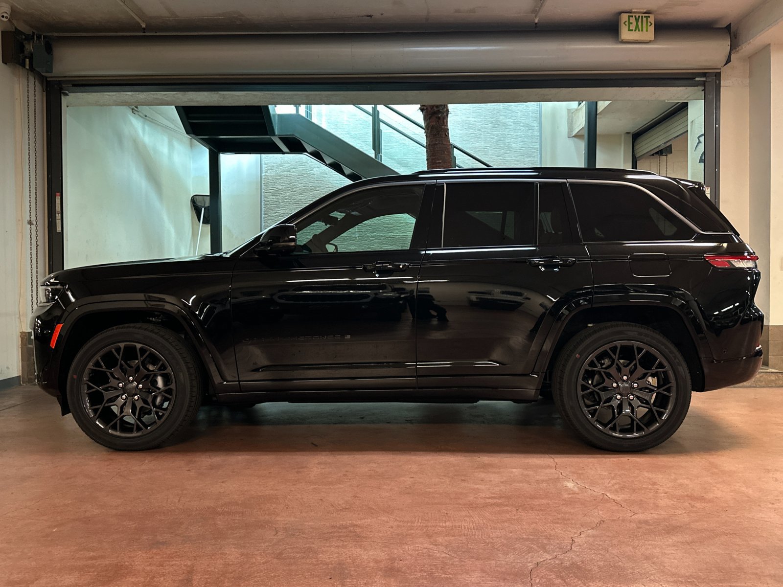 New 2026 Jeep Grand Cherokee Summit w/ Obsidian Package AWD/4WD image 2