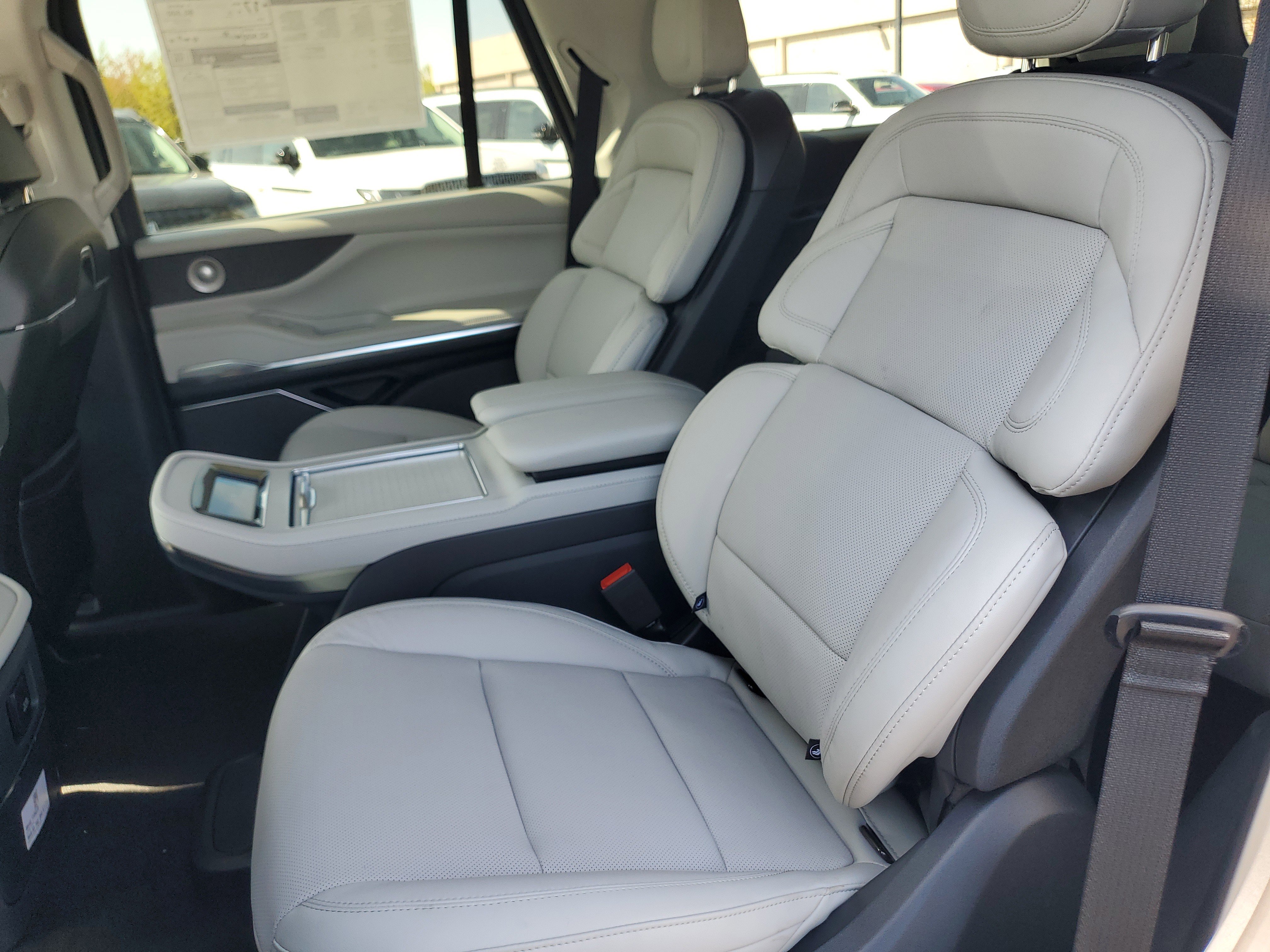 New 2026 Lincoln Navigator Reserve AWD/4WD image 29