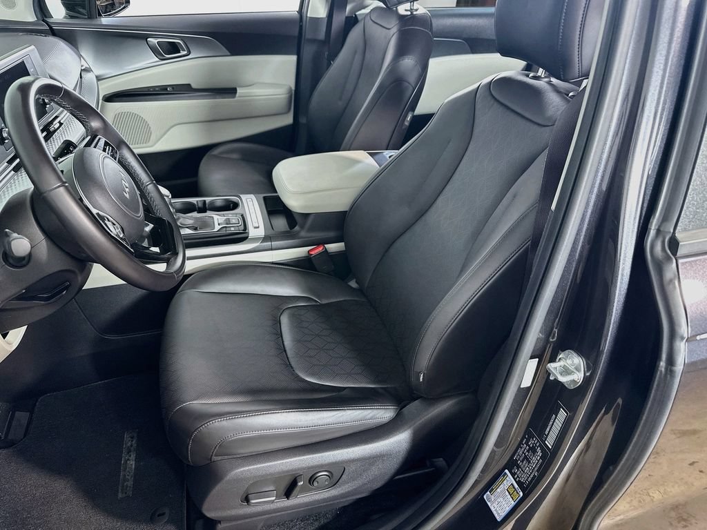 Certified 2024 Kia Carnival LX FWD image 19