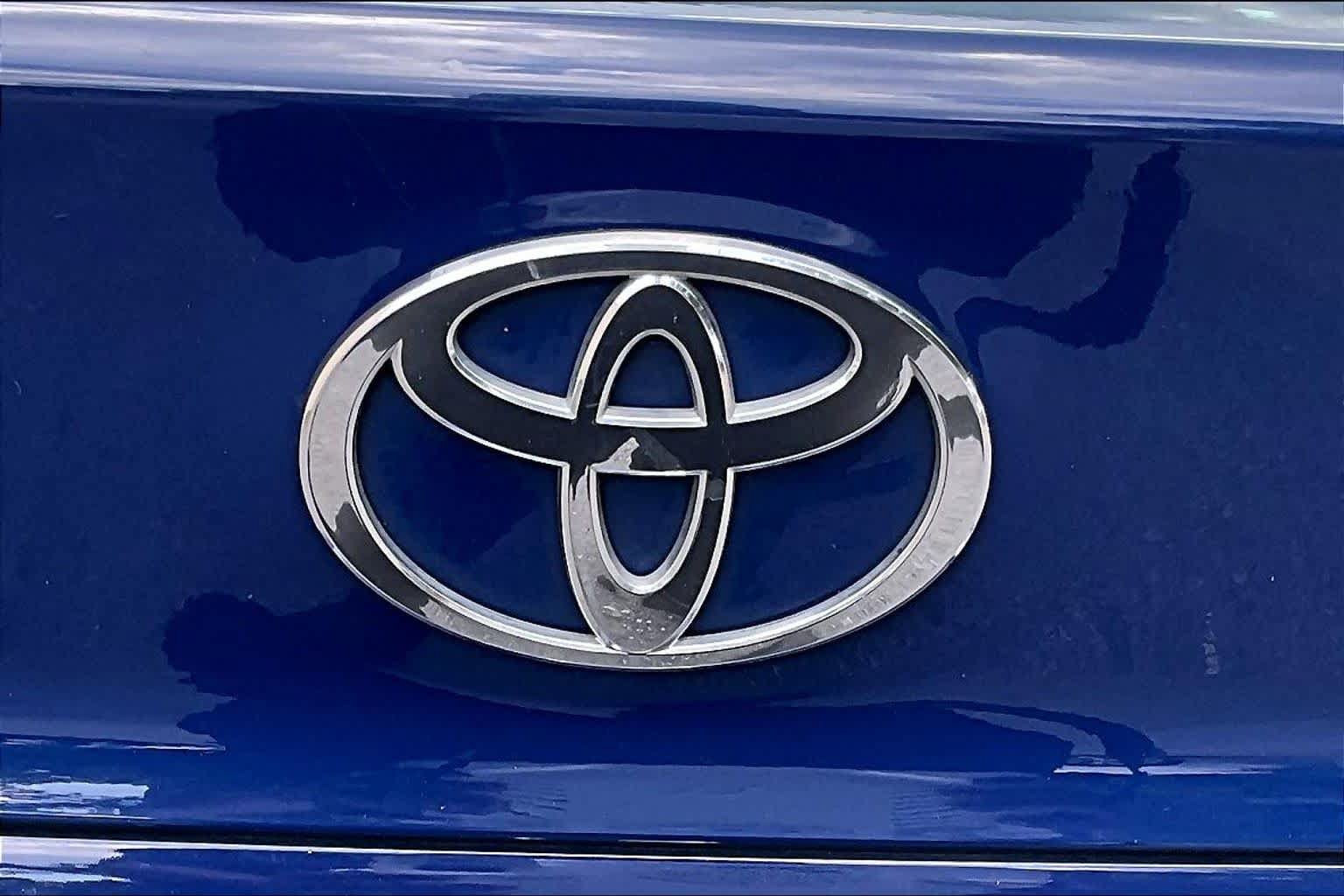 Used 2025 Toyota Camry LE FWD image 31