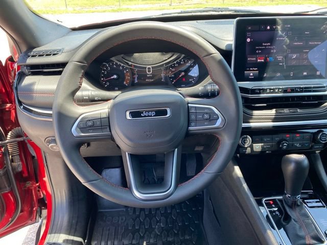 Used 2025 Jeep Compass Trailhawk AWD/4WD image 5