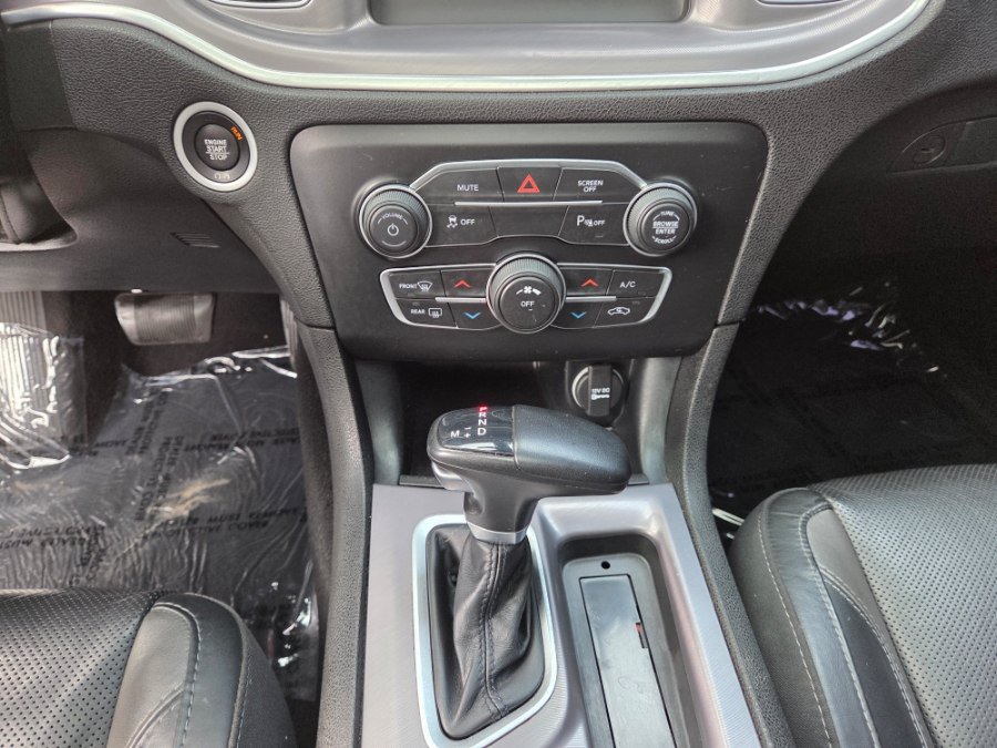 Used 2022 Dodge Charger SXT w/ Leather Interior Group RWD image 14