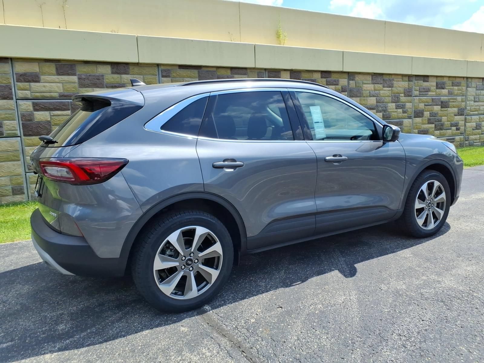 Used 2023 Ford Escape Platinum AWD/4WD image 11