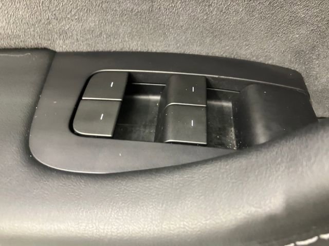 Used 2022 Tesla Model Y Long Range image 19