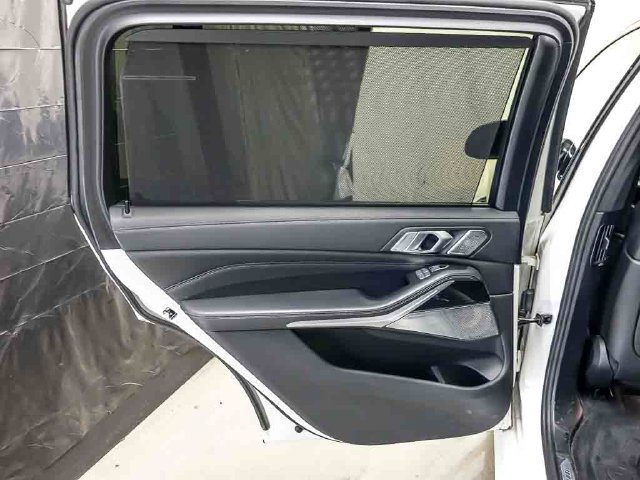 Used 2020 BMW X7 M50i AWD/4WD image 26