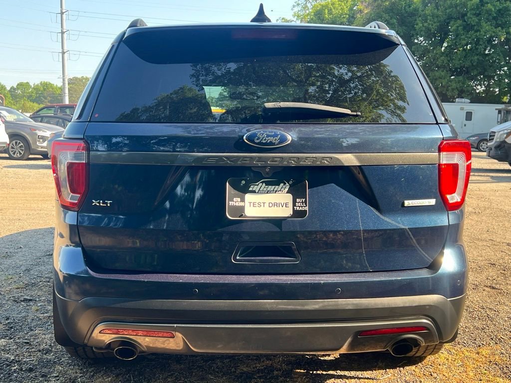 Used 2017 Ford Explorer XLT w/ Equipment Group 202A FWD image 4