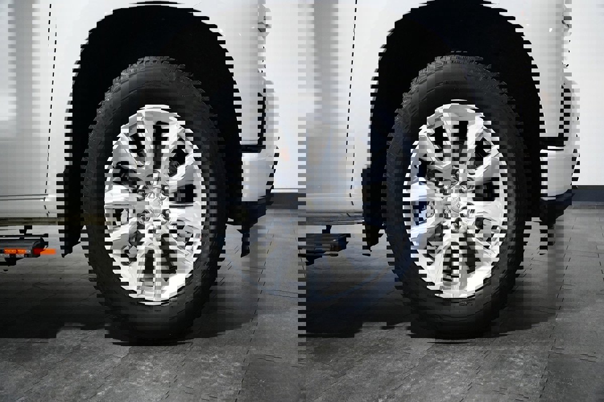 Used 2021 Chevrolet Silverado 1500 Custom image 5