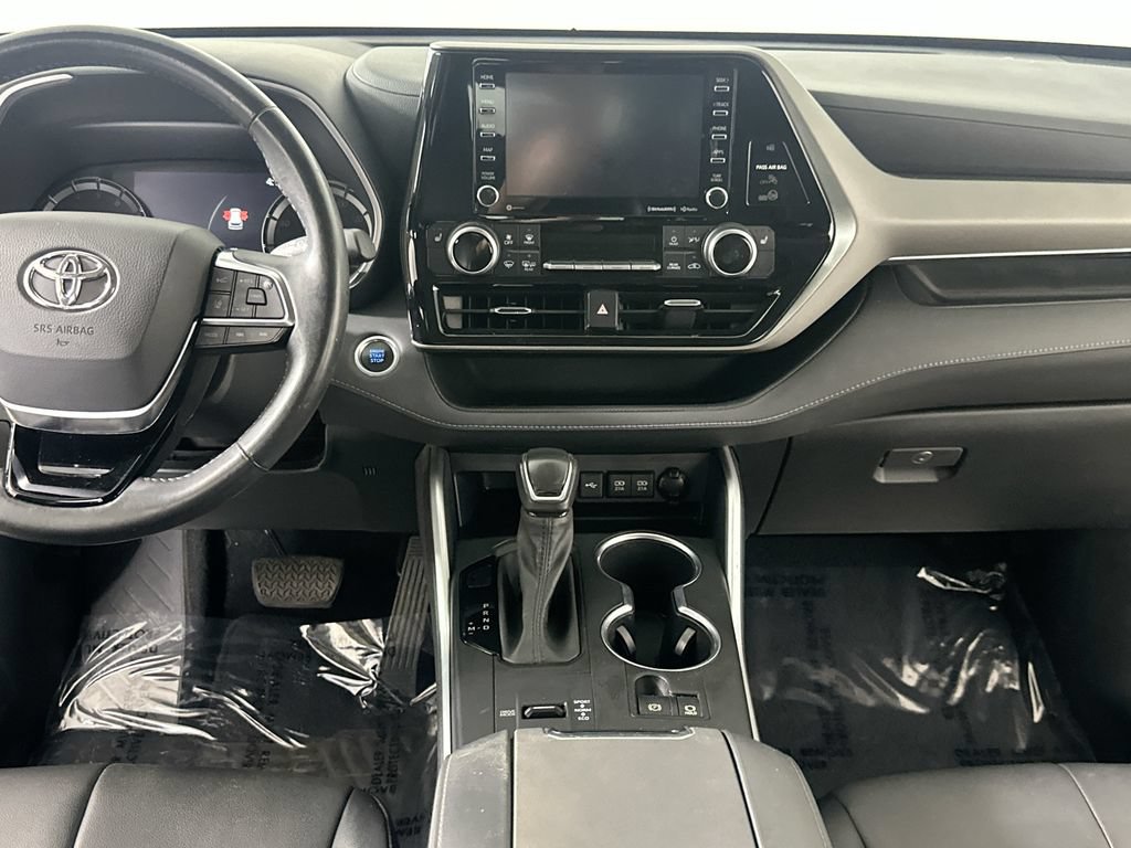 Used 2021 Toyota Highlander XLE FWD image 21