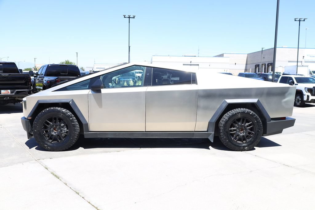 Used 2025 Tesla Cybertruck AWD Crew Cab image 3