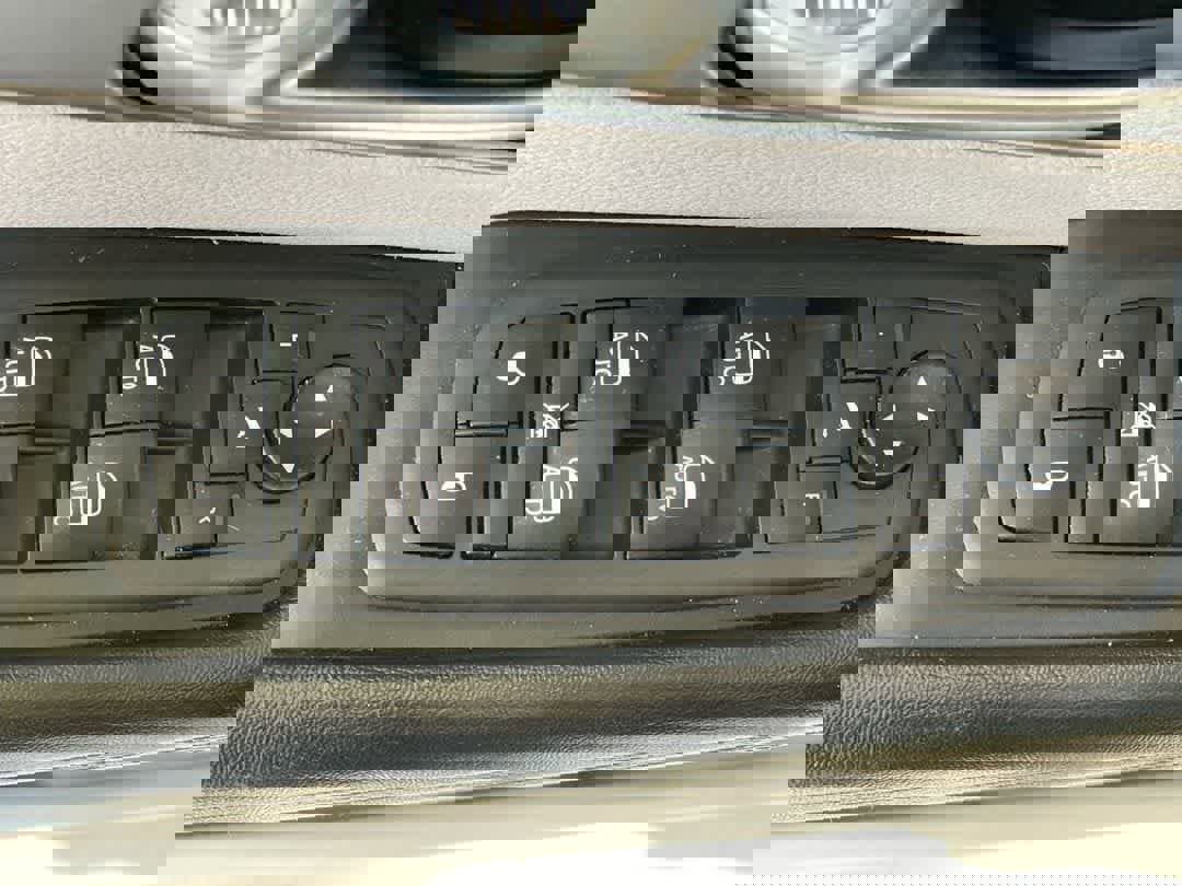 Used 2018 Chrysler Pacifica Limited image 16