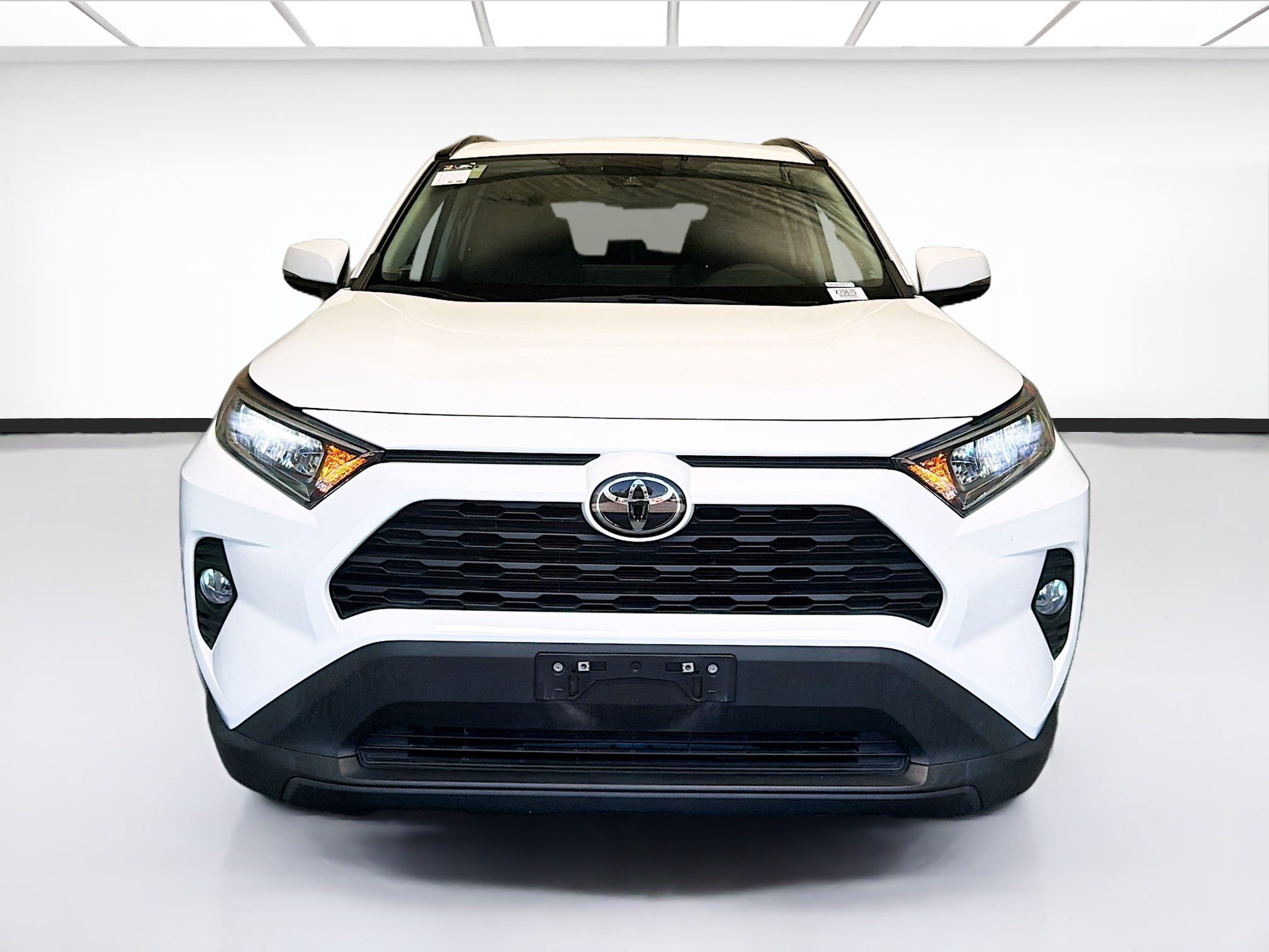 Used 2021 Toyota RAV4 XLE w/ Carpet Mat Package (TMS) FWD image 2