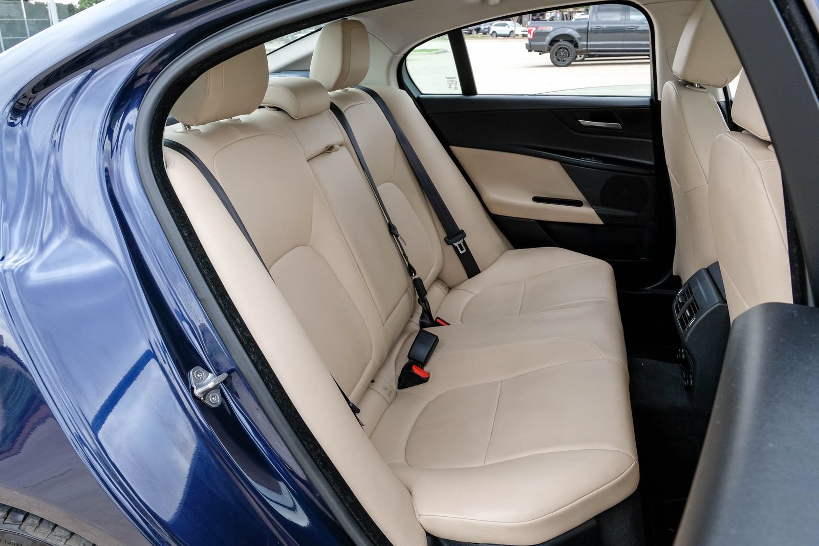 Used 2017 Jaguar XE RWD image 45